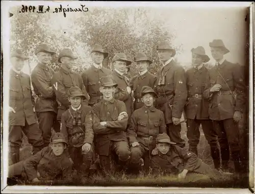 Foto Ak Susigke Aken an der Elbe, Gaugründung 1916, Gruppenbild, junge Männer in Uniform