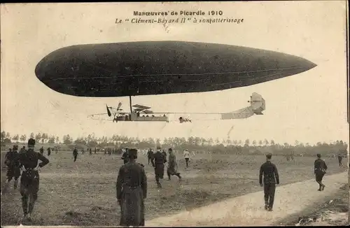 Ak Manoeuvre's de Picardie 1910, Dirigeable Clement Bayard II a son atterissage, Luftschiff