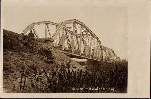 Ak Sereth Rumänien, Ansicht der gesprengten Serethsumpfbrücke
