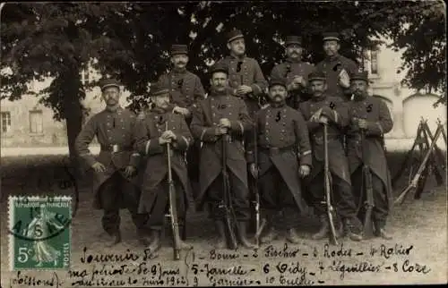 Ak Soissons Aisne, Soldaten, Gruppenfoto