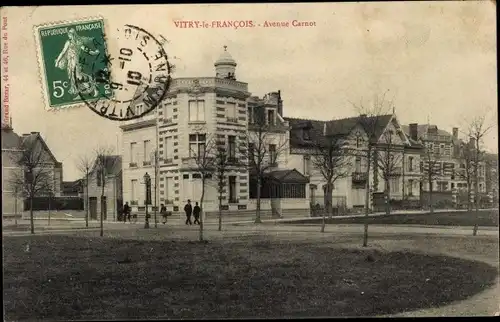 Ak Vitry le François Marne, Avenue Carnot