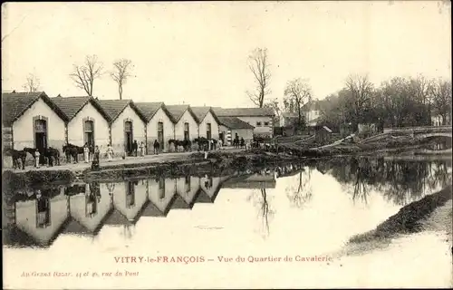 Ak Vitry le Francois Marne, vue générale du Quartier de Cavalerie