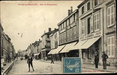 Ak Vitry le François Marne, Rue de Freignicourt