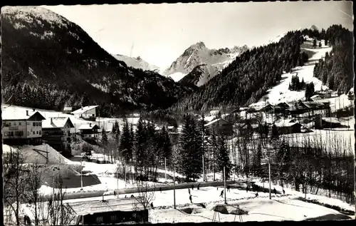 Ak Les Contamines Montjoie Haute Savoie, Die Eisbahn, Col du Bonhomme und Montjoie