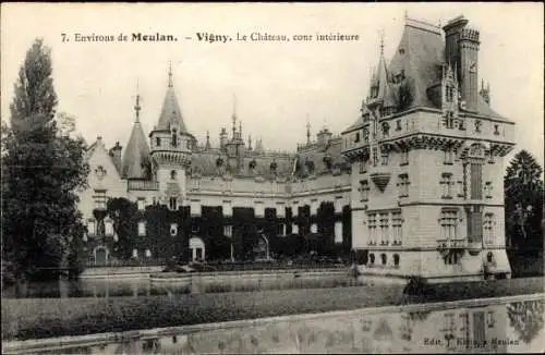 Ak Vigny Val d’Oise, Le Chateau, cour interieure
