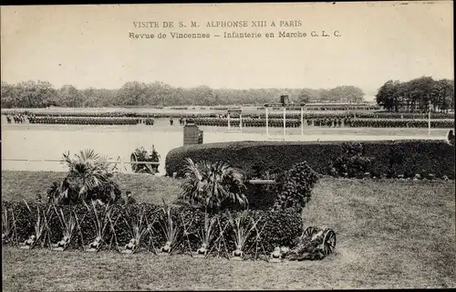 Ak Paris XII Vincennes, Besuch König Alfons XIII, Revue, französische Infanterie auf dem Marsch