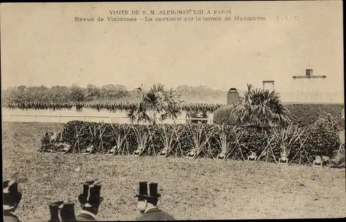 Ak Paris XII Vincennes, Besuch König Alfons XIII, Revue, Manövergelände, französische Kavallerie