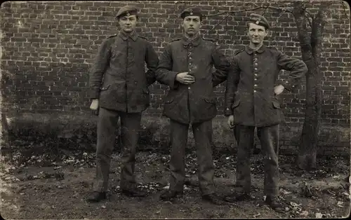 Foto Ak Deutsche Soldaten in Uniformen