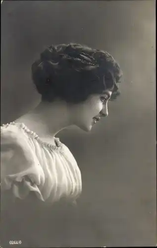 Ak Portrait einer Frau, Profil