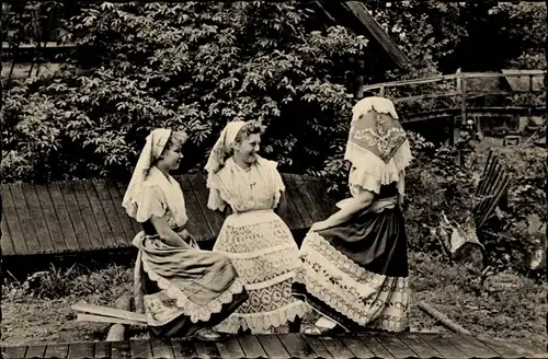 Ak Spreewald, Junge Frauen in Volkstracht, Kopftuch