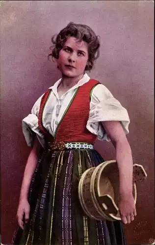 Ak Frau in norwegischer Tracht, Eimer, Portrait