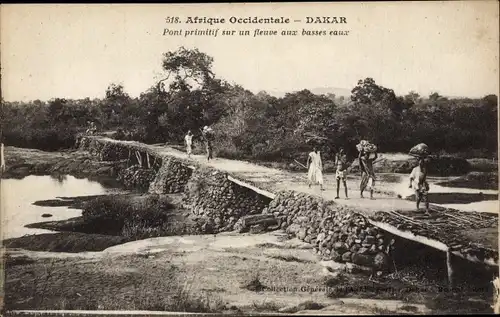 AkSenegal, Westafrika, Französisch Westafrika, Primitive Brücke über einen Fluss bei Niedrigwasser