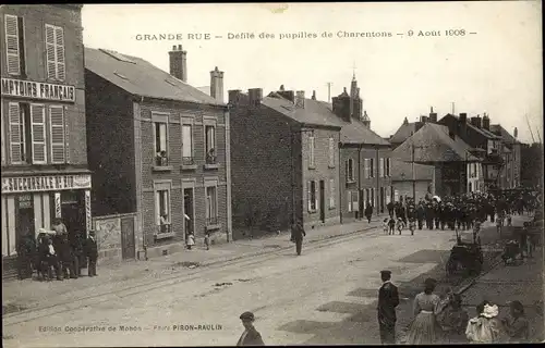 Ak Ardennes Frankreich, Grande Rue, Defile des pupilles de Charentons