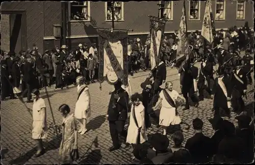 Foto Ak Nordhausen am Harz, Fest, Festzug, Fahnen, Kinder