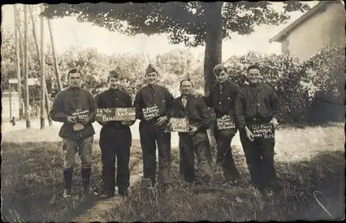 Foto Ak Sissonne Aisne, Gruppenfoto, Soldaten