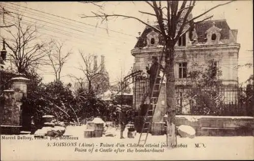 Ak Soissons Aisne, Ruines d'un Chateau atteint par les obus