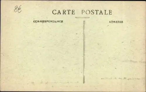 Ak Soissons Aisne, Ruines d'un Chateau atteint par les obus