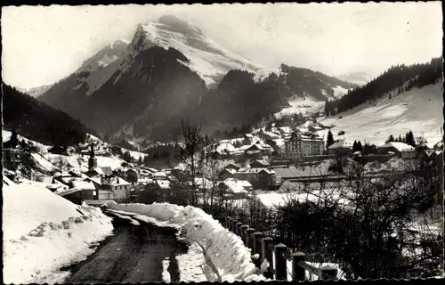 Ak Morzine Haute Savoie, die Stadt, die Nions, von der Montriond-Straße aus gesehen