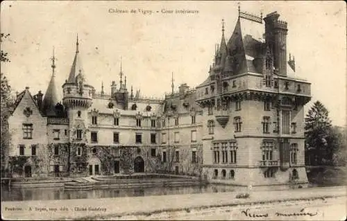 Ak Vigny Val d’Oise, Chateau, Cour interieure