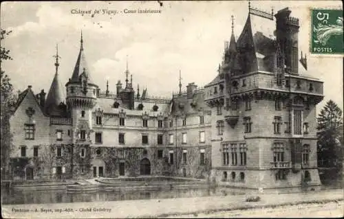 Ak Vigny Val d’Oise, Château de Vigny, Cour Intérieure