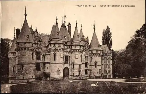 Ak Vigny Val d’Oise, Cour d'Honneur du Chateau