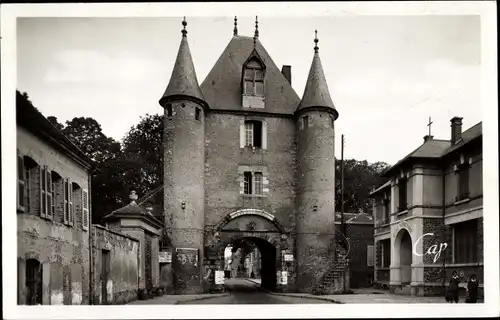 Ak Villeneuve sur Yonne, Porte de Sens, Notre-Dame-Schule