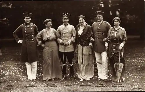 Ak Kronprinz Wilhelm von Preußen, Kronprinzessin Cecilie, August Wilhelm, Eitel Friedrich