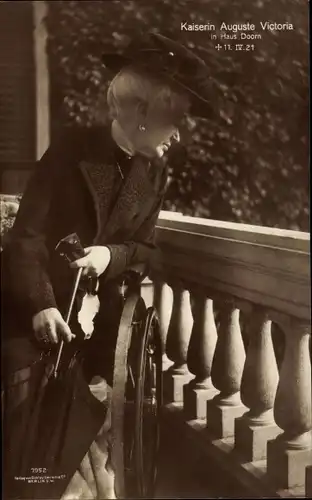 Ak Kaiserin Auguste Viktoria, Exil im Haus Doorn, Rollstuhl, Liersch 7952