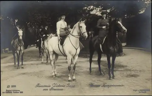 Ak Kronprinzessin Cecilie von Preußen, Prinzessin Victoria Luise von Preußen, Ausritt, Pferde