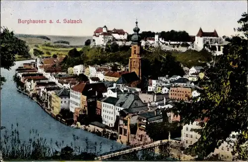 Ak Burghausen an der Salzach Oberbayern, Blick auf den Ort, Brücke, Berg