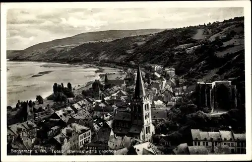 Ak Bacharach am Rhein, Totalansicht Rheinaufwärts, Kirchturm