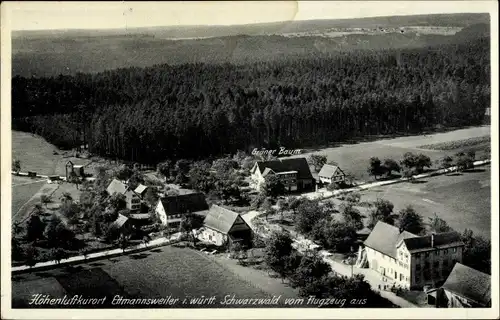 Ak Ettmannsweiler Simmersfeld Schwarzwald, Ortsansicht, Pension Grüner Baum, Fliegeraufnahme