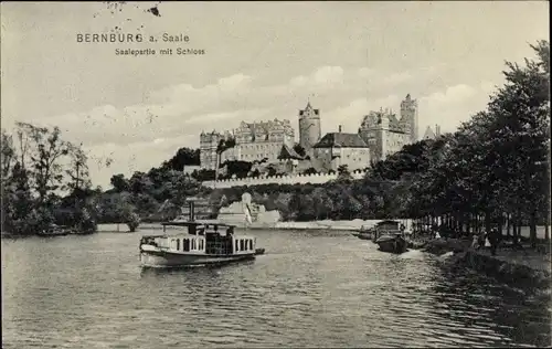 Ak Bernburg an der Saale, Saalepartie mit Schloss, Schiff