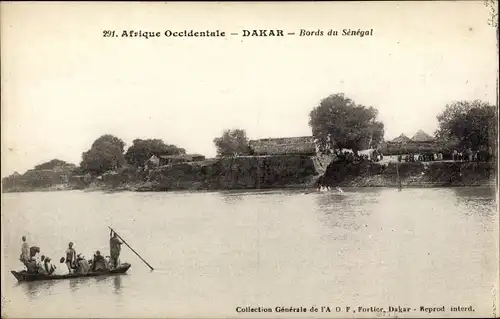 Ak Dakar Senegal, Boot zum Dorf rudernd