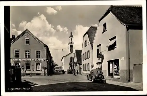 Ak Lingenfeld in der Pfalz, Straßenpartie, Gasthaus zum weißen Lamm, Kirche, Auto