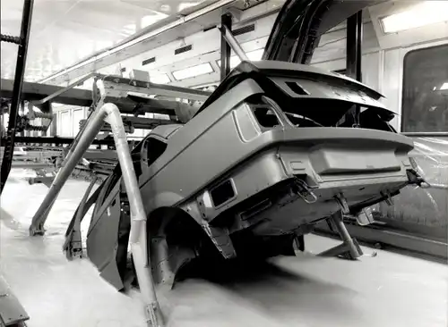 Foto Auto, Volkswagen, Karosse, Kathodische Elektro-Tauchgrundierung