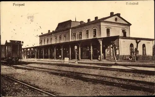 Ak Focșani Fokschan Rumänien, Bahnhof, Gleisseite