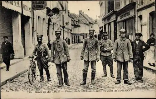 Ak Soissons Aisne, Prisonniers Allemands