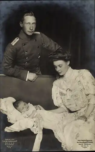 Ak Kronprinzenpaar, Kronprinz Wilhelm von Preußen, Kronprinzessin Cecilie, Prinz Wilhelm