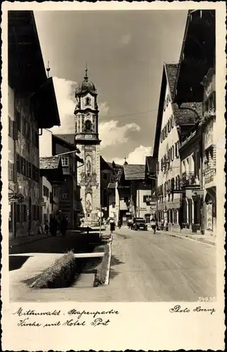 Ak Mittenwald in Oberbayern, Straßenpartie, Kirche, Hotel Post