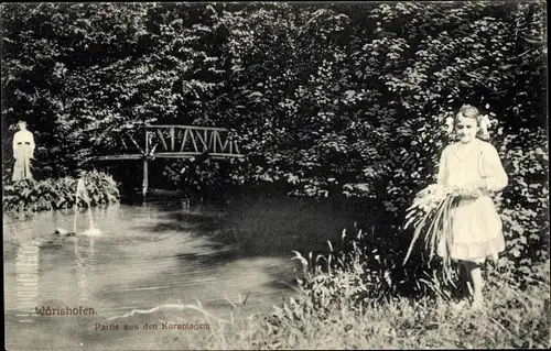 Ak Bad Wörishofen im Unterallgäu, Kuranlagen, Mädchen, Brücke