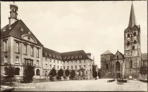 Ak Herford, Rathaus und Münsterkirche, Platz, Karren