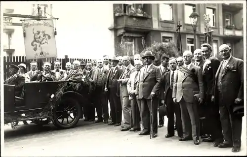 Foto Ak Frankfurt am Main, Sängerfest 1932, Männer, Auto