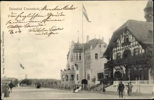 Ak Ostseebad Travemünde Lübeck, Villa, Straßenpartie, Fahnen