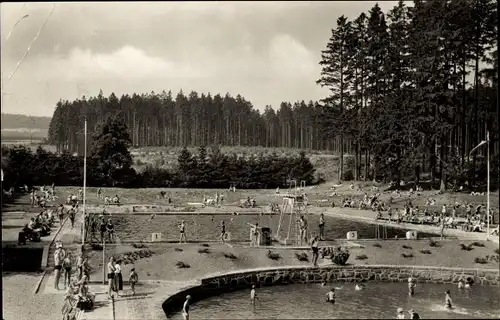 Ak Finsterbergen Friedrichroda Thüringen, Schwimmbad, Badegäste, Sprungturm