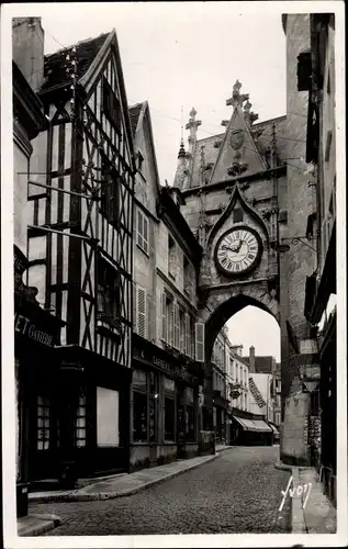 Ak Auxerre Yonne, Porte de l'Horloge, Vieille Maison du XVes, Turmuhr