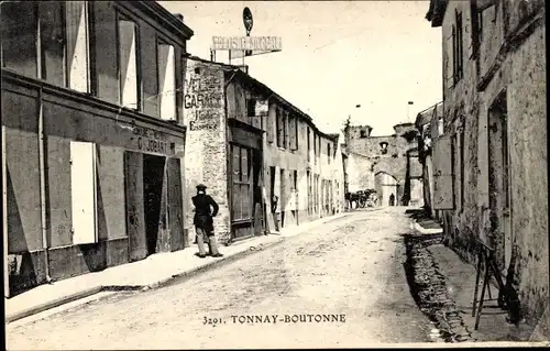 Ak Tonnay Charente en Charente Maritime, Straßenpartie