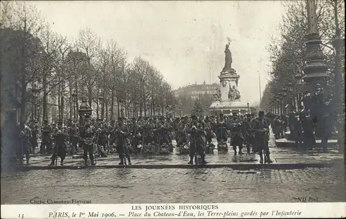 Ak Paris, Place du Chateau d’Eau, Infanterie, 1. Mai 1906