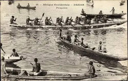 Ak Dakar Senegal, Piroguiers am Fluss