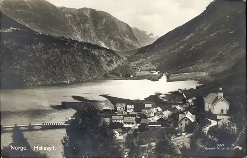 Ak Hellesylt Norwegen, Totalansicht des Ortes, Fjord